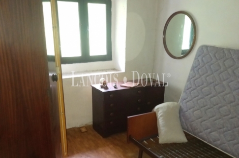 Casa rústica tradicional de pueblo en venta cerca Covadonga. Cangas de Onís.