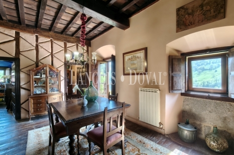 Asturias. Proaza. Singular casa señorial medieval en venta. 