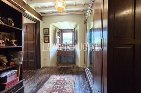Asturias. Proaza. Singular casa señorial medieval en venta. 