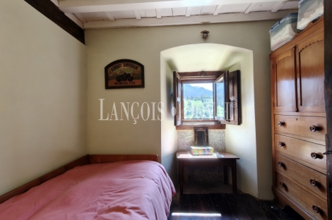 Asturias. Proaza. Singular casa señorial medieval en venta. 