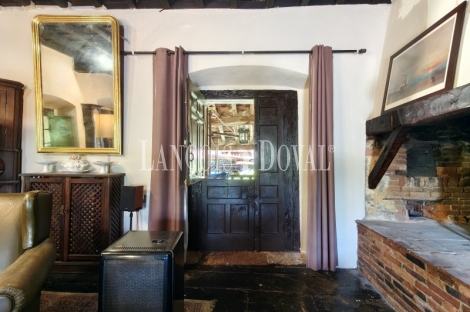 Asturias. Proaza. Singular casa señorial medieval en venta. 