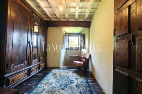 Asturias. Proaza. Singular casa señorial medieval en venta. 
