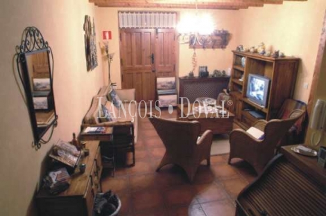 Mudrián. Segovia. Centro de turismo rural en venta 