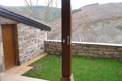 Rasgada. Valderredible. Cantabria. Casa rectoral en venta.