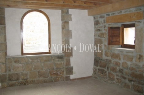 Rasgada. Valderredible. Cantabria. Casa rectoral en venta.