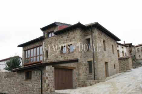 Rasgada. Valderredible. Cantabria. Casa rectoral en venta.