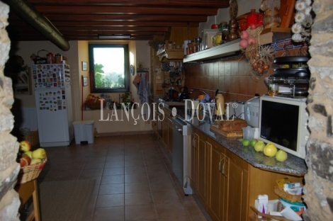 Sanín. Paderne. A Coruña. Casa de aldea de piedra en venta.