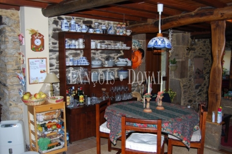 Sanín. Paderne. A Coruña. Casa de aldea de piedra en venta.