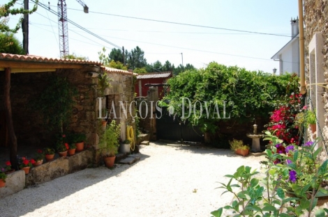 Sanín. Paderne. A Coruña. Casa de aldea de piedra en venta.