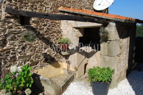 Sanín. Paderne. A Coruña. Casa de aldea de piedra en venta.