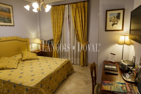 Granada. Hotel con encanto en venta.