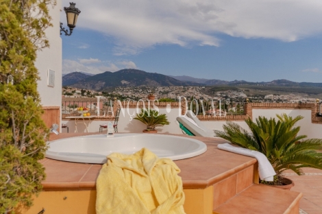 Granada. Hotel con encanto en venta.