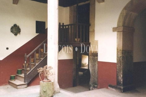 Parroquia de Santa María de Bayo, Concejo de Grado. Asturias. Casa Palacio en venta.