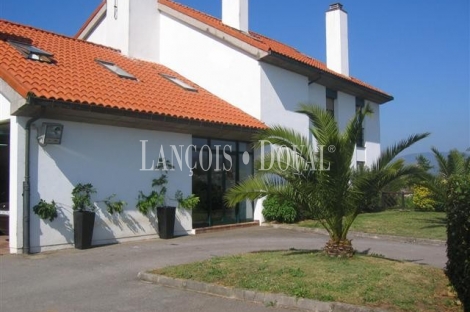 Oviedo. Casa señorial en venta. Biedes. Concejo de las Regueras.  Asturias.