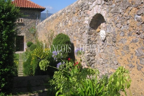 Oviedo. Casa señorial en venta. Biedes. Concejo de las Regueras.  Asturias.