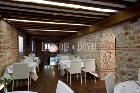  Madrid. Restaurante hotel con encanto en venta o alquiler. Los santos de La Humosa.