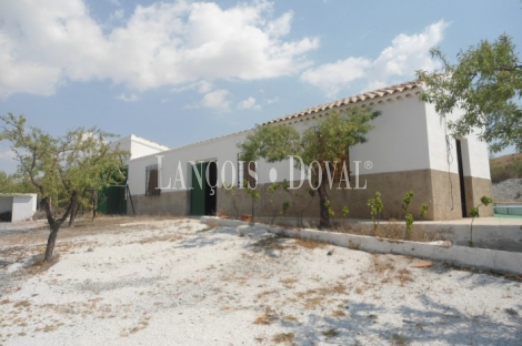 Vélez Rubio. Cortijo en venta. Almería.