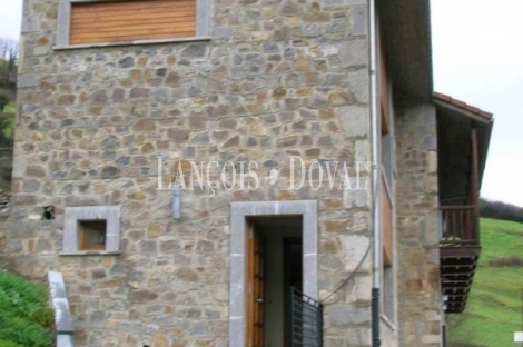 Casa rural en venta. Antigua rectoria. San Martino. Pola de Lena. Asturias