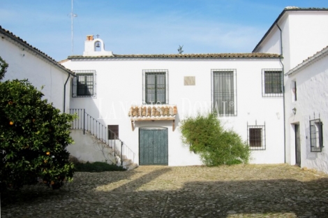 Cortijo y finca en venta. Santisteban del Puerto. Jaén.