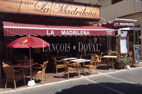  Marbella. Local en venta, actualmente bar cafetería en el paseo marítimo.