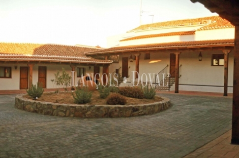 Toledo. Mora. Casa rural y finca en venta.