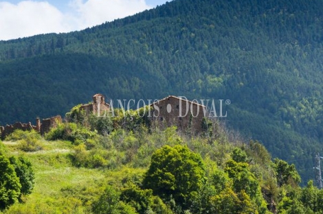 Compra pueblo abandonado