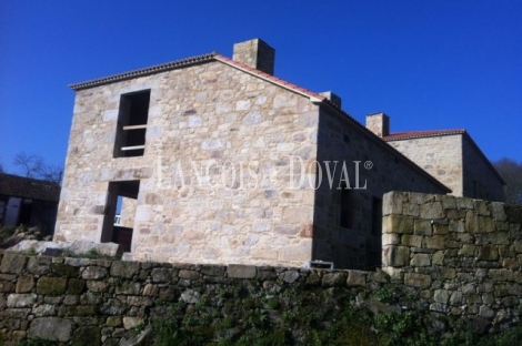 Finca y conjunto casas rurales en venta. Silleda. Pontevedra.