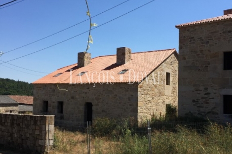 Finca y conjunto casas rurales en venta. Silleda. Pontevedra.