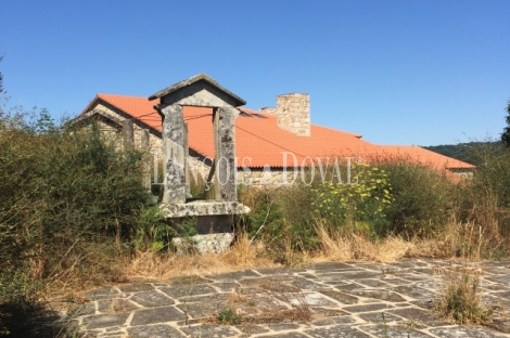 Finca y conjunto casas rurales en venta. Silleda. Pontevedra.