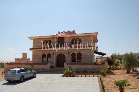 Casa y finca en venta. Puebla de Almenara. Cuenca.        