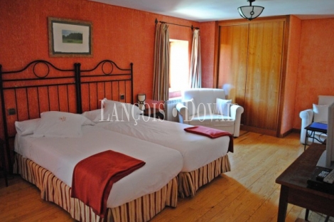 Hotel rural en venta. Sierra de Guadarrama. Puerto de Navacerrada. Madrid