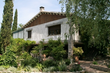 El encanto de un molino frente al Moncayo. Una finca en el Campo de Borja.