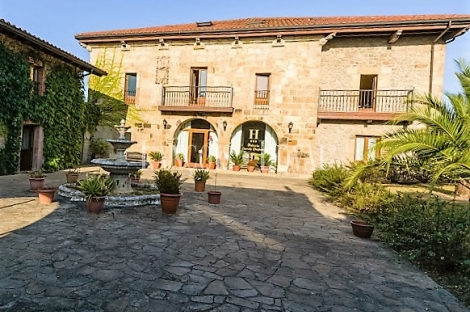 Cantabria. Hotel palacio con encanto en venta. Santander. San Felices de Buelna. 