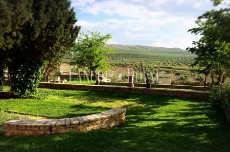 Jaén. Cortijo en venta. Turismo casa rural. Arjona