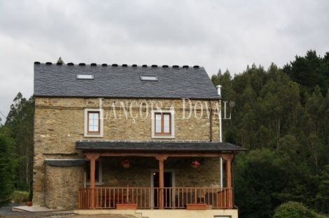 Castropol. Casa rural típica asturiana en venta. Asturias.