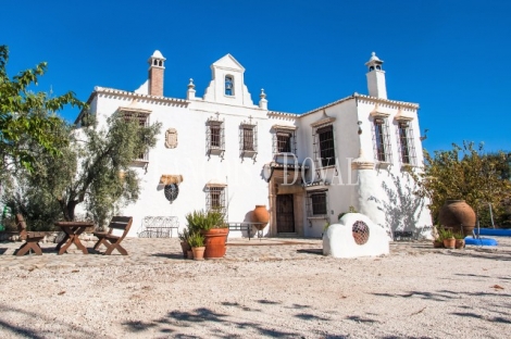 Granada. Finca y cortijo en venta. Montefrio.