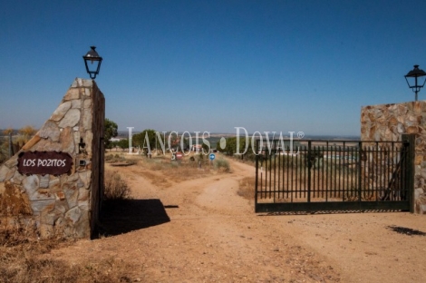 Badajoz. Mérida. Finca y hotel rural restaurante en venta. Arroyo de San Serván.