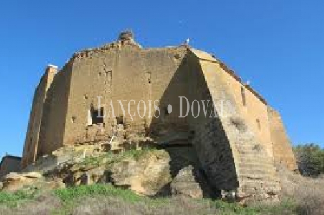 Huesca. Castillo medieval en venta. Barbués. Aragón.