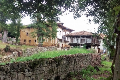 Asturias. Antigua casona en venta. Fresnedo. Concejo De Cabranes.