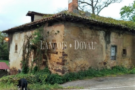 Asturias. Antigua casona en venta. Fresnedo. Concejo De Cabranes.