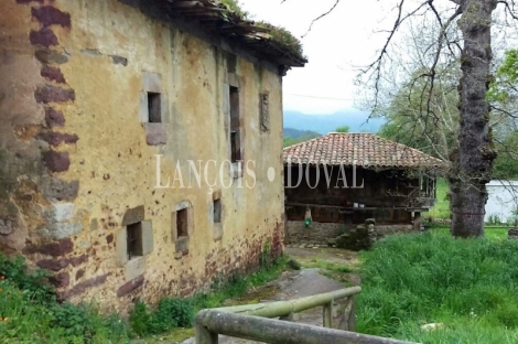 Asturias. Antigua casona en venta. Fresnedo. Concejo De Cabranes.