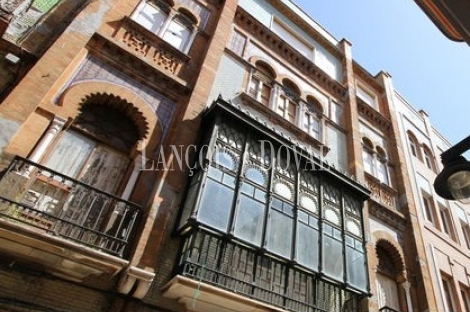 Huelva. Edificio histórico en venta. Centro urbano. Ideal comercial y oficinas. 