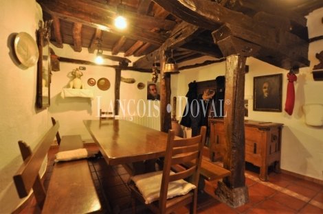 Vitoria. Armiñón. Antigua casa de piedra en venta. Estavillo. Álava.