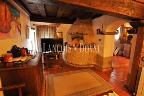 Vitoria. Armiñón. Antigua casa de piedra en venta. Estavillo. Álava.