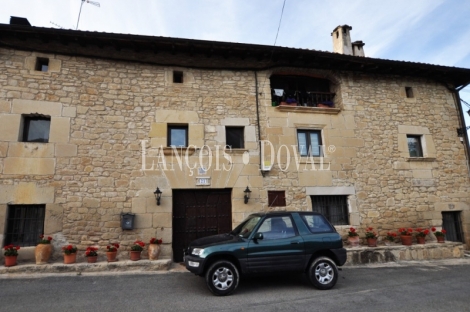 Vitoria. Armiñón. Antigua casa de piedra en venta. Estavillo. Álava.