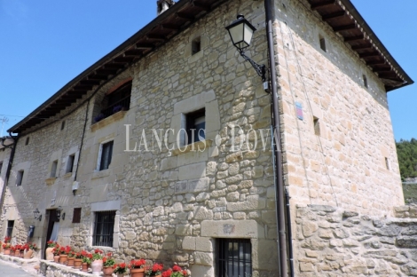 Vitoria. Armiñón. Antigua casa de piedra en venta. Estavillo. Álava.