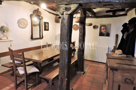 Vitoria. Armiñón. Antigua casa de piedra en venta. Estavillo. Álava.