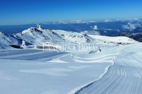 Sierra Nevada. Casa chalet en venta a pie de pistas. Alojamiento turístico