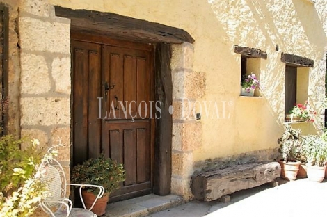 Burgos. Posada en venta. Antiguo molino harinero. Quintanilla del Agua.