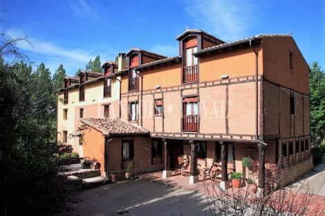 Burgos. Posada en venta. Antiguo molino harinero. Quintanilla del Agua.